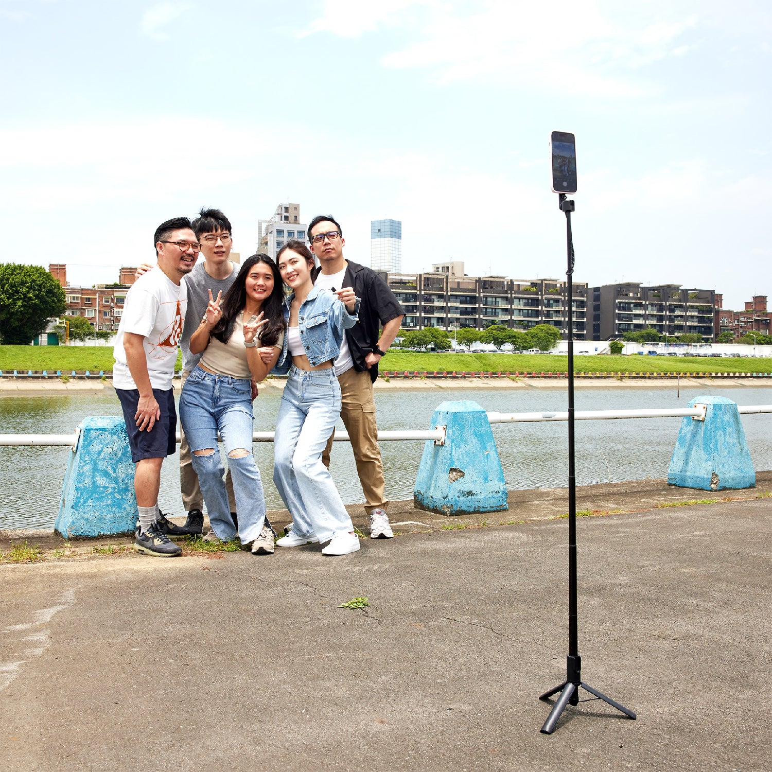 SELFIE Pro - Perche à selfie avec trépied Bluetooth sans fil