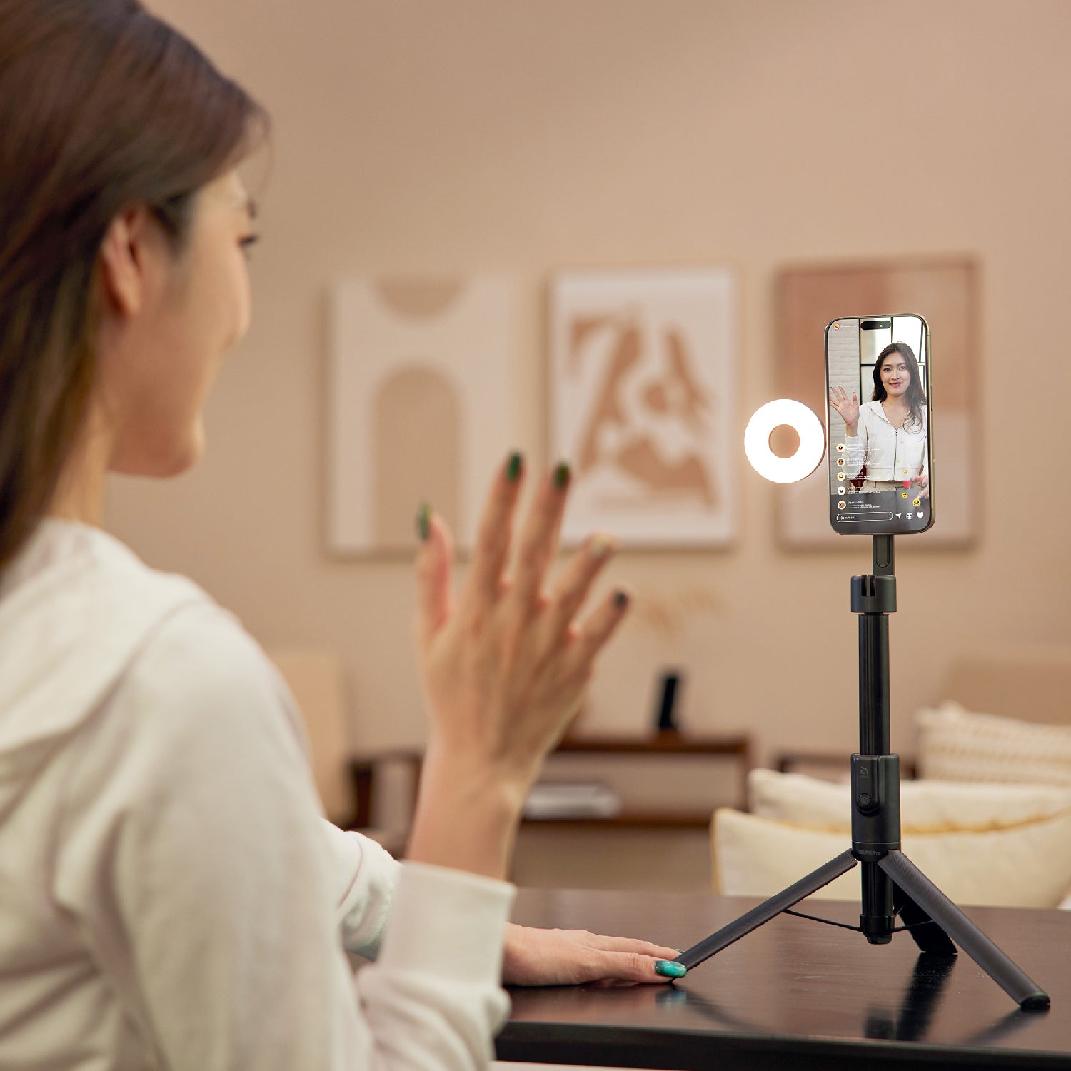 SELFIE Pro - Perche à selfie avec trépied Bluetooth sans fil