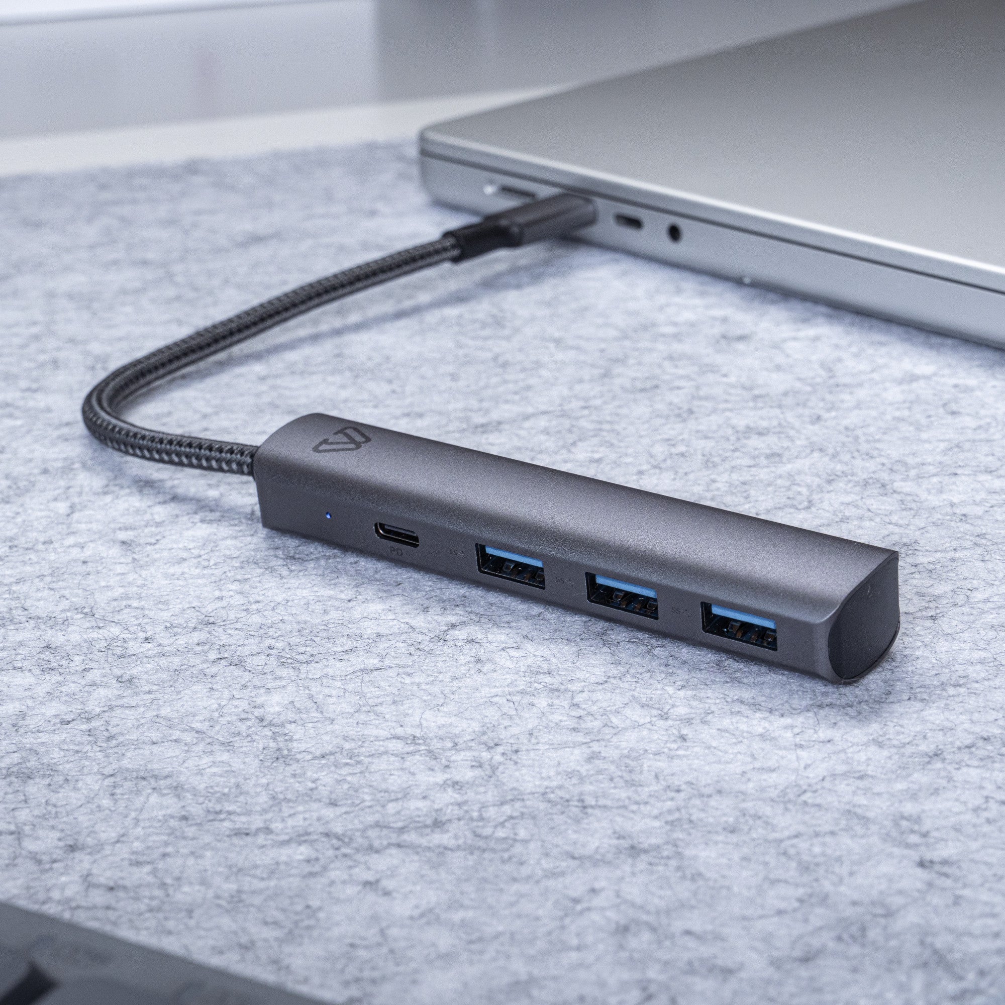 Slim USB Expansion Hub + Power Delivery
