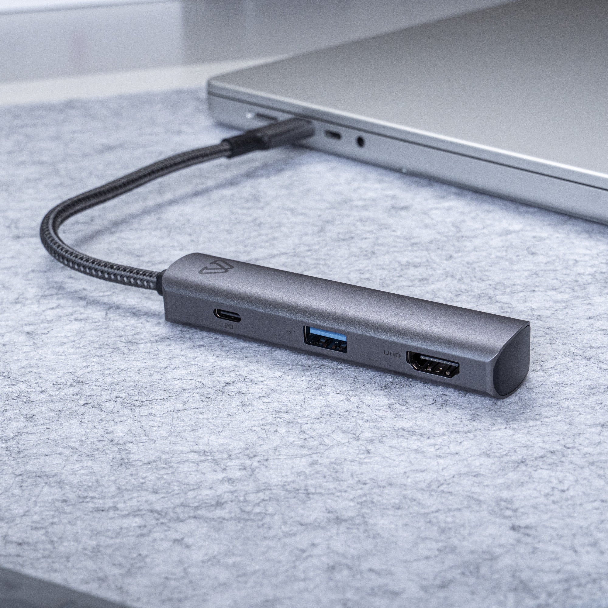Slim USB / HDMI Hub + Power Delivery