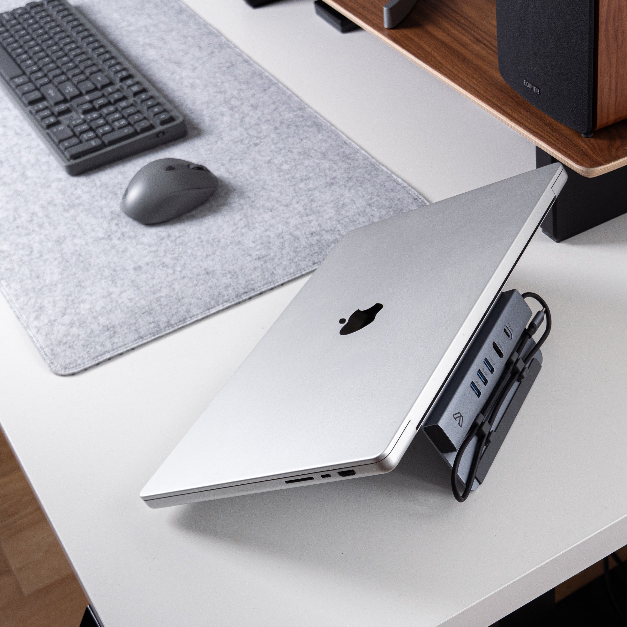 USB / HDMI Docking Station + Laptop Stand